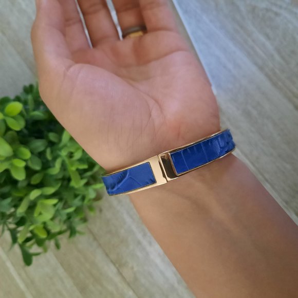 Daniela Swaebe Zaffre Blue Crocodile Inlay Thin Hinge Bangle - Goldtone, New! - Picture 11 of 16